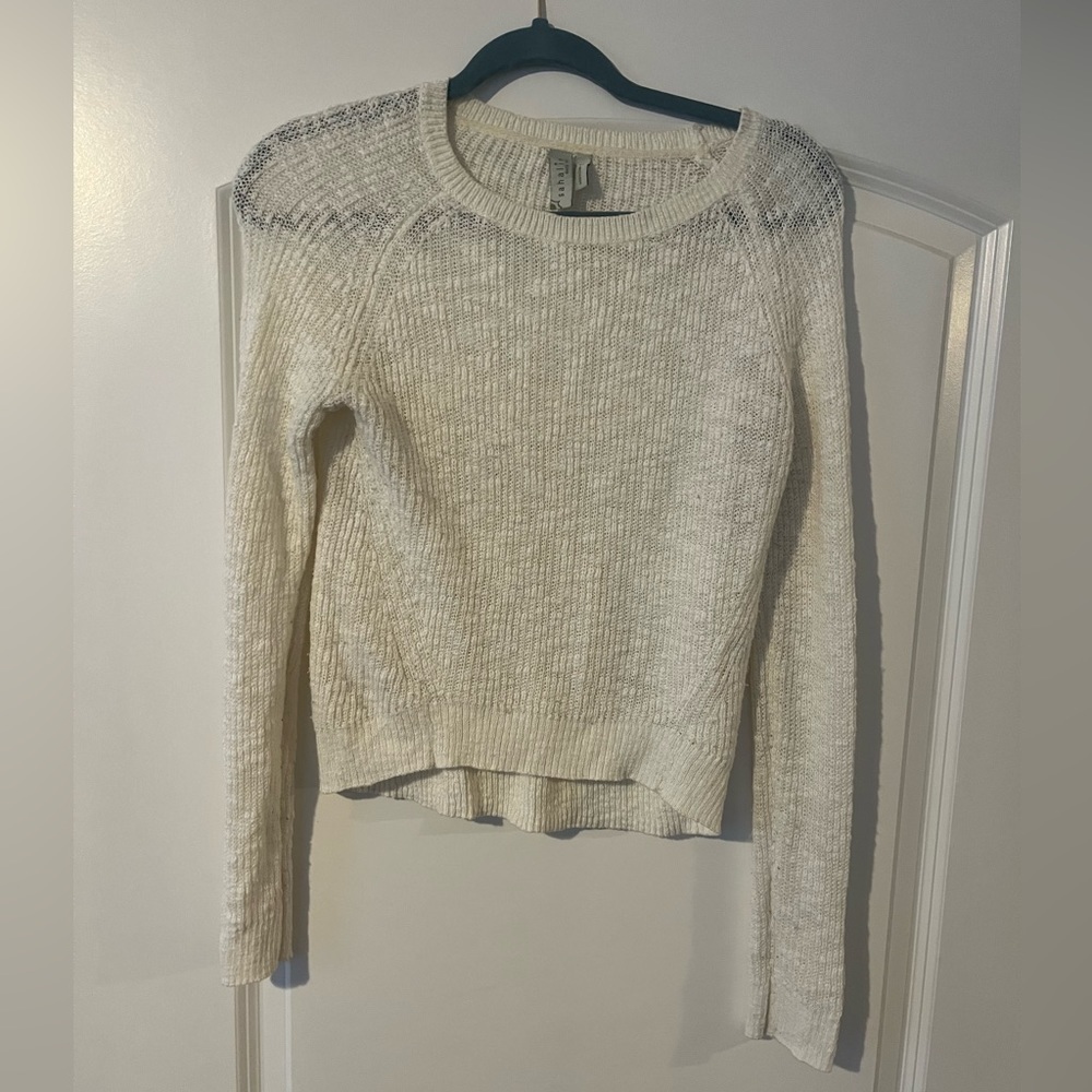 Sahalie Cream sweater size small